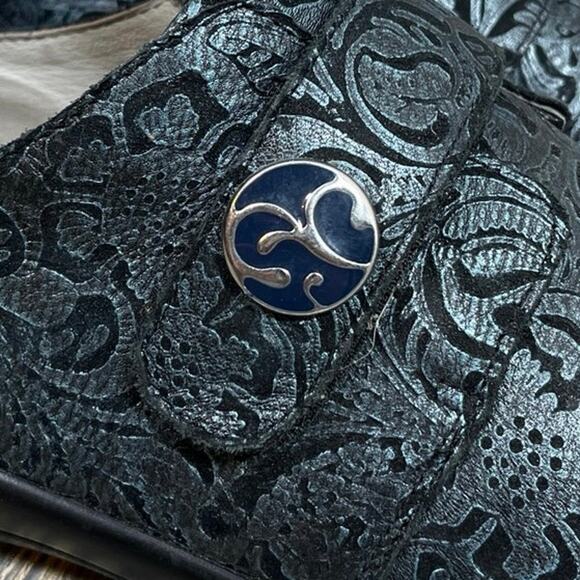 ALEGRIA Joleen Navy Swish Clog Shoe Slip On Tooled Floral Embossed Sz 40 Leather - Picture 2 of 9